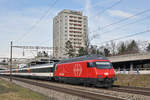 Re 460 010-2 fährt Richtung Bahnhof SBB.