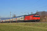 Re 460 034-2 fährt Richtung Bahnhof Sissach.