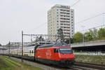 Re 460 057-3 fährt Richtung Bahnhof SBB.