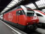 SBB - E-Lok  460 097-9 mit Doppelstockwagen im Hauptbahnhof von Zrich am 21.03.2008