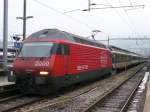 SBB - 460 082-1 am Schluss eines Schnellzuges im Bahnhof von Biel/Bienne am 20.12.2008