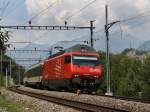 Die Re 460 096 am 29.06.2009 mit einem IR unterwegs bei St. Maurice. 