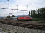 Die Re 460 000-3 ''Grauholz'' schob am 13.8.05 einen Flugzug nach Basel SBB, aufgenommen bei der Einfahrt in Dietikon.