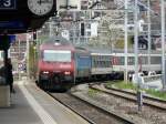 SBB - 460 031-8 mit Schnellzug nach Locarno bei der einfahrt in den Bahnhof von Flelen am 09.04.2012