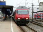 SBB - 460 080-5 vor RE im Bahnhof Langenthal am 30.08.2012