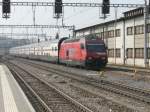 SBB - 460 102-7 vor RE bei der einfahrt im Bahnhof Burgdorf am 02.04.2013