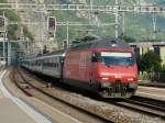 SBB - 460 020-1 vor IR von Genf nach Brig bei der einfahrt im Bahnhof von Martigny am 24.08.2013