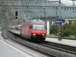 SBB - 460 112-6 mit IR von Genf nach Brig bei der einfahrt im Bahnhof von Martigny am 24.08.2013