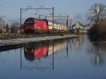 Re 460 088-8 mit den Wagen des IC 830 von Romanshorn nach Brig befindet sich am 06.12.2013 kurz vor der Durchfahrt durch die Station Brglen (TG)