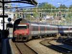 SBB - 460 038-3 mit IR nach Brig bei der einfahrt in den Bahnhof von Lausanne am 07.06.2015