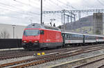 Re 460 039-1 durchfährt den Bahnhof Sissach. Die Aufnahme stammt vom 06.03.2017.