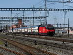 SBB - 460 009-4 mit Schnellzug bei der durchfahrt im Bahnhof Muttenz am 10.03.2017