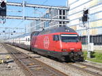 SBB - 460 023-5 bei der durchfahrt der Haltestelle Bern Wankdorf am 29.04.2017