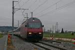 Doppelspurausbau Weinfelden-Kehlhof (||) - Nach den im April 2016 begonnenen Ausbauten fhrt am 27.12.2017 die 460 070-6 mit den Wagen des IR 2124, Konstanz - Zrich, bereits ber das neue Gleis des