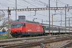 Re 460 011-0 durchfährt den Bahnhof Pratteln. Die Aufnahme stammt vom 09.04.2018.