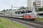 Re 460 114-2 fährt Richtung Bahnhof Muttenz.