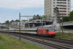 Re 460 104-3 fährt Richtung Bahnhof Muttenz. Die Aufnahme stammt vom 21.05.2018.