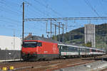 Re 460 061-5 fährt beim Bahnhof Sissach ein. Die Aufnahme stammt vom 04.10.2018.