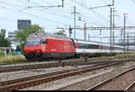 Re 460 117-5  Zürichsee  als EC 8 (Linie 30) von Zürich HB (CH) nach Hamburg-Altona (D) durchfährt den Bahnhof Pratteln (CH).
Aufgenommen von der Güterstrasse.
[10.7.2018 | 11:52 Uhr]