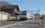 Bei den wenigen Werbelok in der Westschweiz fragt man sich ob hierzulande ein  Werbelok-Verbot  erlassen wurde...

Immerhin, bei Roche VD konnte ich vor dem IR 1722 die SBB Re 460 071-4 fotografieren. Einfach, Perfekt, Helvetia!

17. Februar 2019