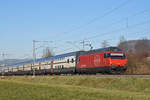 Re 460 045-8 fährt Richtung Bahnhof Sissach.