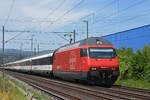 Re 460 001-1 fährt Richtung Bahnhof Itingen. Die Aufnahme stammt vom 17.07.2019.