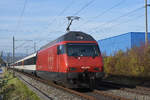 Re 460 107-6 fährt Richtung Bahnhof Lausen. Die Aufnahme stammt vom 22.11.2019.