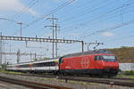Re 460 012-8 durchfährt den Bahnhof Pratteln. Die Aufnahme stammt vom 20.04.2020.