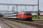 Re 460 045-8 durchfährt den Bahnhof Rupperswil. Die Aufnahme stammt vom 25.08.2020.