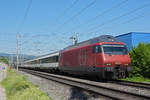 Re 460 052-4 fährt Richtung Bahnhof Itingen. Die Aufnahme stammt vom 19.05.2020.