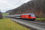 Re 460 055-7 fährt Richtung Bahnhof Tecknau. Die Aufnahme stammt vom 22.12.2020.