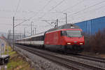 Re 460 078-9 fährt Richtung Bahnhof Itingen. Die Aufnahme stammt vom 04.01.2021.
