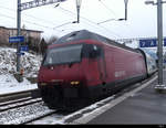 SBB - Loks  460 004-5 als IR nach Bern/Luzern im Bahnhof von Palezieux am 13.02.2021