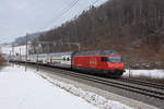 Re 460 096-1 fährt Richtung Bahnhof Tecknau. Die Aufnahme stammt vom 15.02.2021.