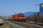 Re 460 092-0 fährt Richtung Bahnhof Itingen. Die Aufnahme stammt vom 26.02.2021.