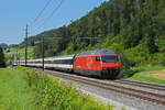 Re 460 068-0 fährt Richtung Bahnhof Tecknau. Die Aufnahme stammt vom 12.08.2021.