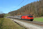 Tecknau - 8. Februar 2022 : Re 460 048 am IR 2273 von Basel nach Zürich.