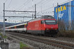Re 460 055-7 fährt am 26.02.2024 Richtung Station Itingen.