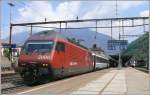 Re 460 055-7 ist mit EC 111 nonstop von Arth-Goldau durch den Gotthard bis hierher nach Bellinzona gefahren.