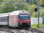 SBB - 460 118-3 vor IR bei der einfahrt in den Bahnhof Brig am 10.05.2010