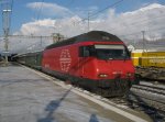 Re 460 085 mit IR 1771 in Landquart, 06.12.2010.