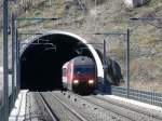 SBB - 460 114-2 mit IR beim verlassen des Tunnels vor dem Bahnhof Leuk am 18.03.2011    