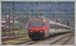 IC580 mit Re 460 086-2 In Landquart. (01.06.2011)