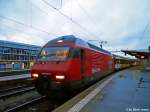 Regen und einsetzende Dmmerung machten es sehr schwer, am 31.5.2011 in Schaffhausen die Re 460 035-9 mit dem IR 2593 nach Zrich (-Bern) zu fotografieren.