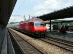 SBB - 460 111-8 mit Schnellzug bei der einfahrt in den Bannhof Spiez am 01.07.2011