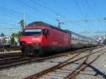 SBB - 460 069-1 mit IR bei der ausfahrt aus dem Bahnhof Thun am 24.09.2011 .. Standpunkt des Fotografen auserhalb des Geleisfeldes...