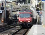 SBB - 460 030-0 mit Schnellzug bei der einfahrt in den Bahnhof von Montreux am 10.03.2012