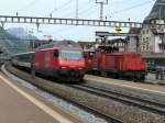 SBB - 460 027-6 mit Schnellzug bei der ausfahrt aus dem Bahnhof von Erstfeld am 08.05.2012