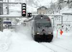 Die Re 460 107-6  Alptransit Gotthard  war am 10.12.12 die einzige 460-er welche ich am Gotthard zu sehen bekam (hier in Gschenen). Durch das Ausrangieren von EW I/II, welche v.a. mit dadurch freiwerdenden Bo'Bo's verpendelt wurden, werden wahrscheinlich die 460-er wieder etwas mehr auf die flachen, schnellen Paradestrecken  verdrngt .