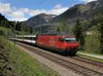 Die Re 460 013 mit einem IR am 11.05.2013 unterwegs bei Fiesso.